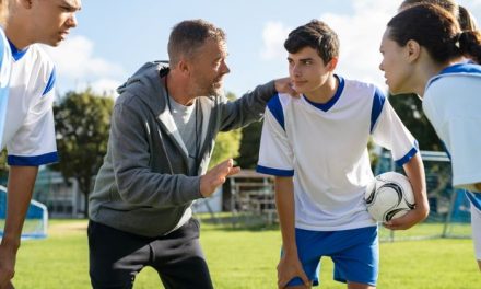 Peran Pelatih Dalam Kesuksesan Tim Sepak Bola