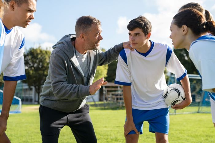 Peran Pelatih Dalam Kesuksesan Tim Sepak Bola