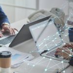 Teknologi Online Membantu Masyarakat Menjalankan Aktivitas