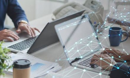 Teknologi Online Membantu Masyarakat Menjalankan Aktivitas